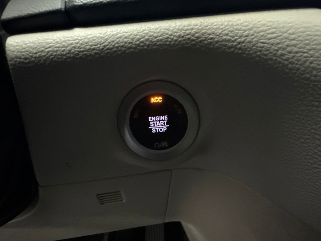 Used 2022 Chrysler Pacifica Touring-L w/ Uconnect Theater Family Group FWD image 19