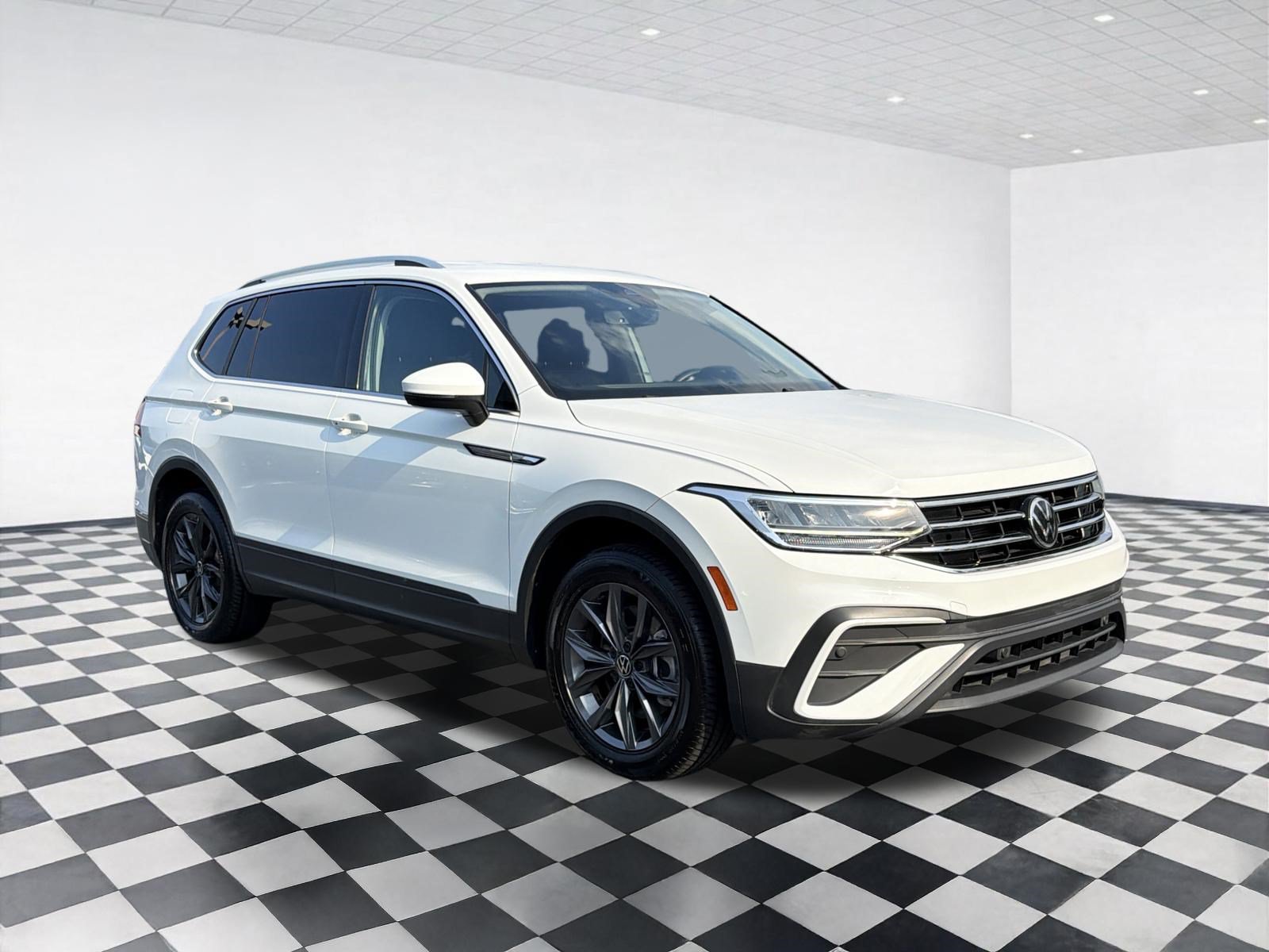 Used 2022 Volkswagen Tiguan SE FWD image 6