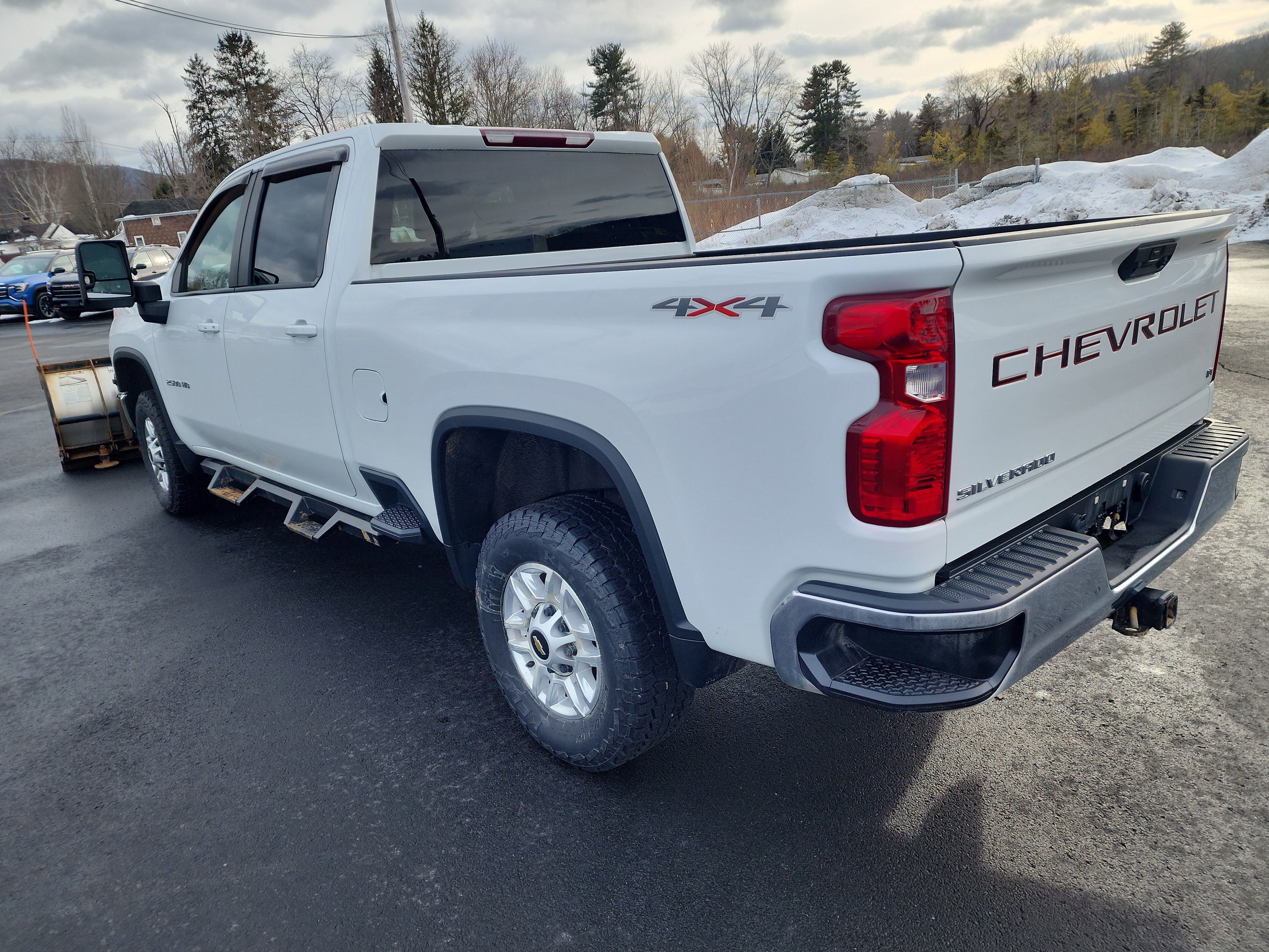 Certified 2022 Chevrolet Silverado 2500 LT w/ Convenience Package image 6