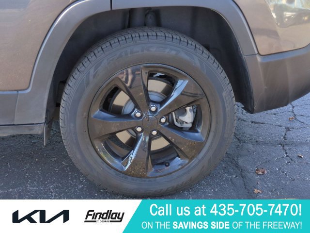 Used 2021 Jeep Cherokee Latitude Plus AWD/4WD image 12