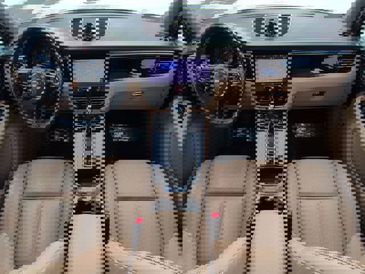 Used 2023 Porsche Macan Turbo image 15