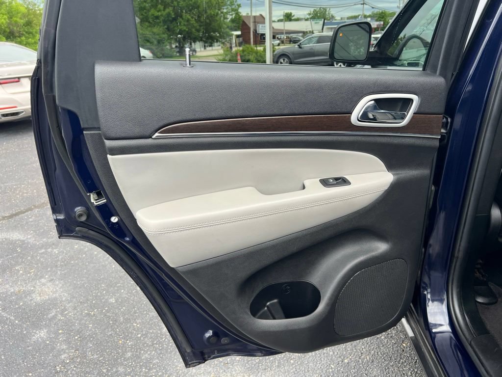 Used 2018 Jeep Grand Cherokee Limited AWD/4WD image 16