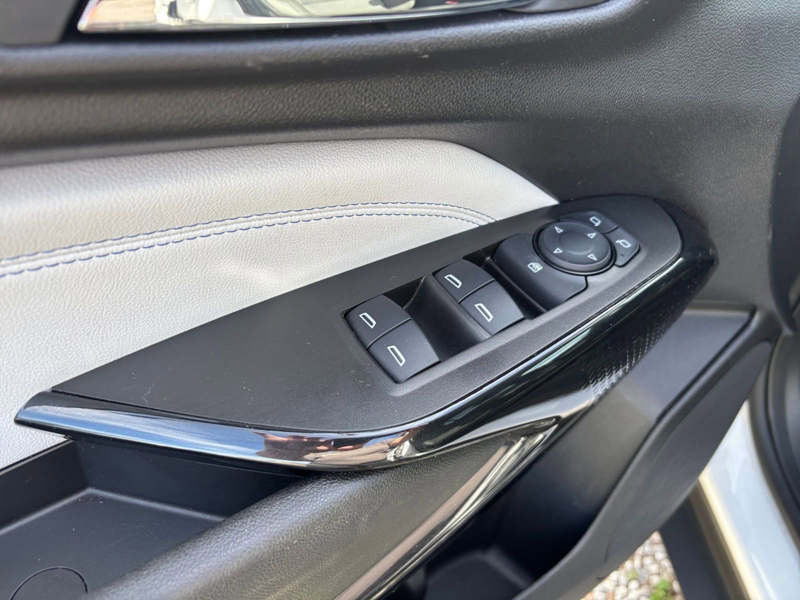 Used 2025 Chevrolet Trax LT image 18