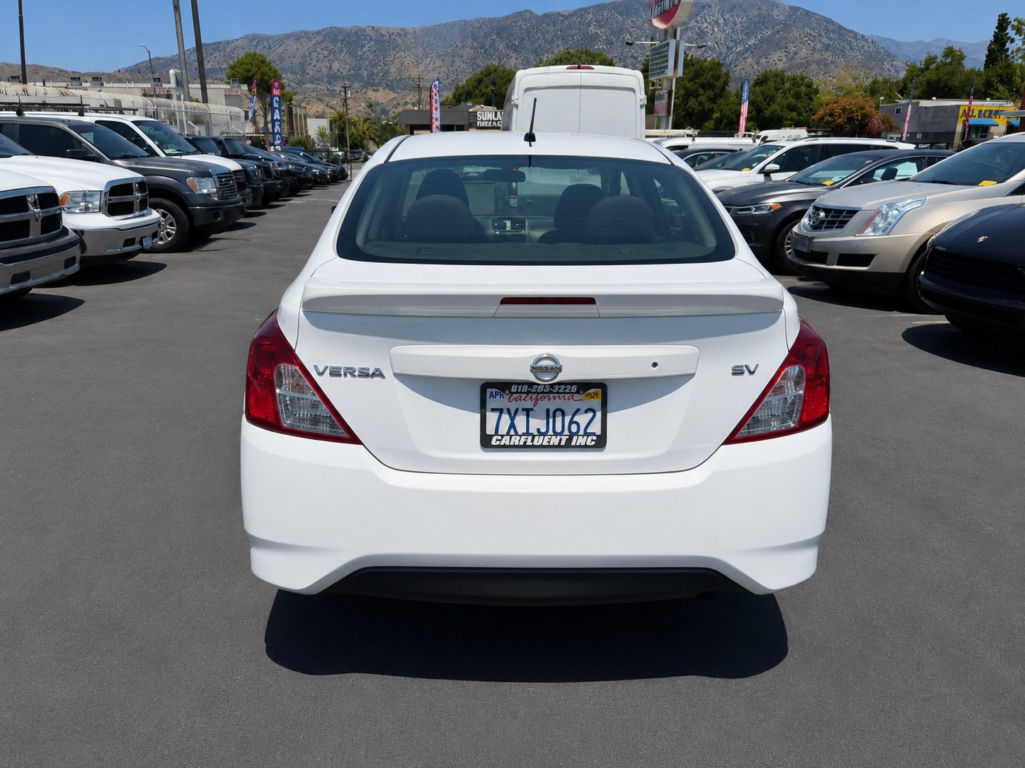 Used 2017 Nissan Versa SV FWD image 5