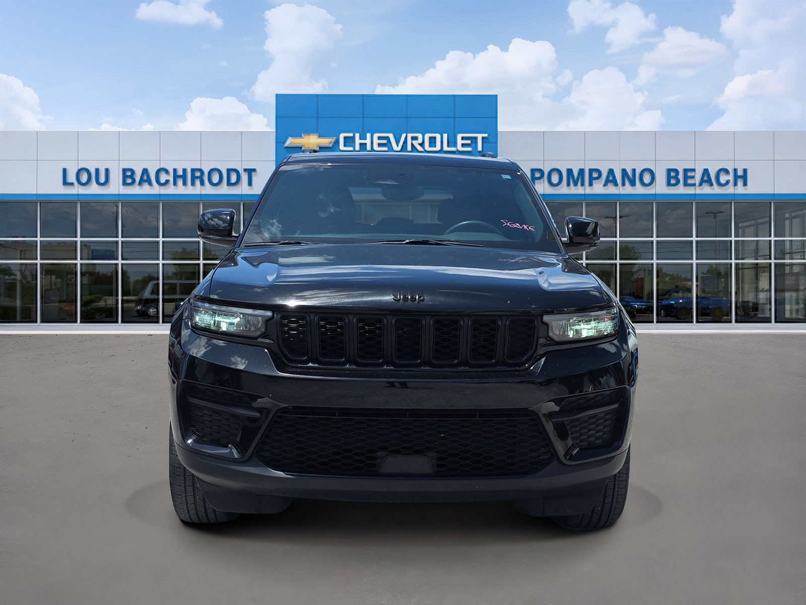 Used 2024 Jeep Grand Cherokee Altitude AWD/4WD image 2
