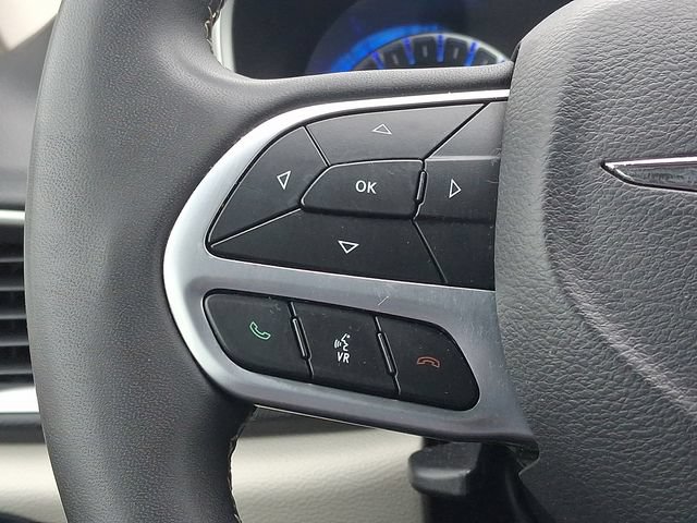 Used 2024 Chrysler Pacifica Touring-L FWD image 19