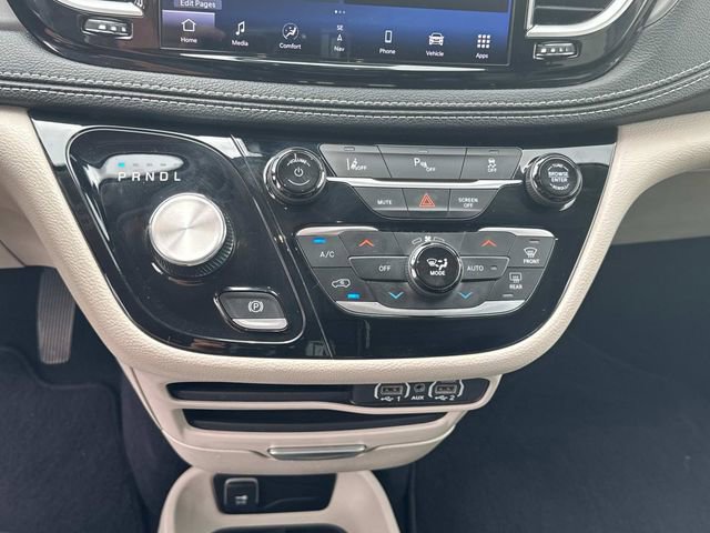 Used 2024 Chrysler Pacifica Limited FWD image 34