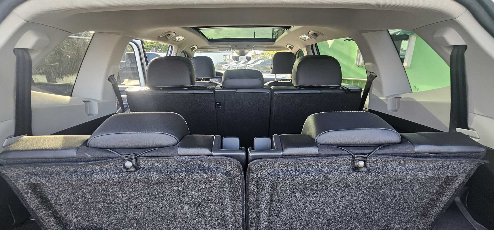 Used 2024 Volkswagen Tiguan SE w/ Panoramic Sunroof Package FWD image 23
