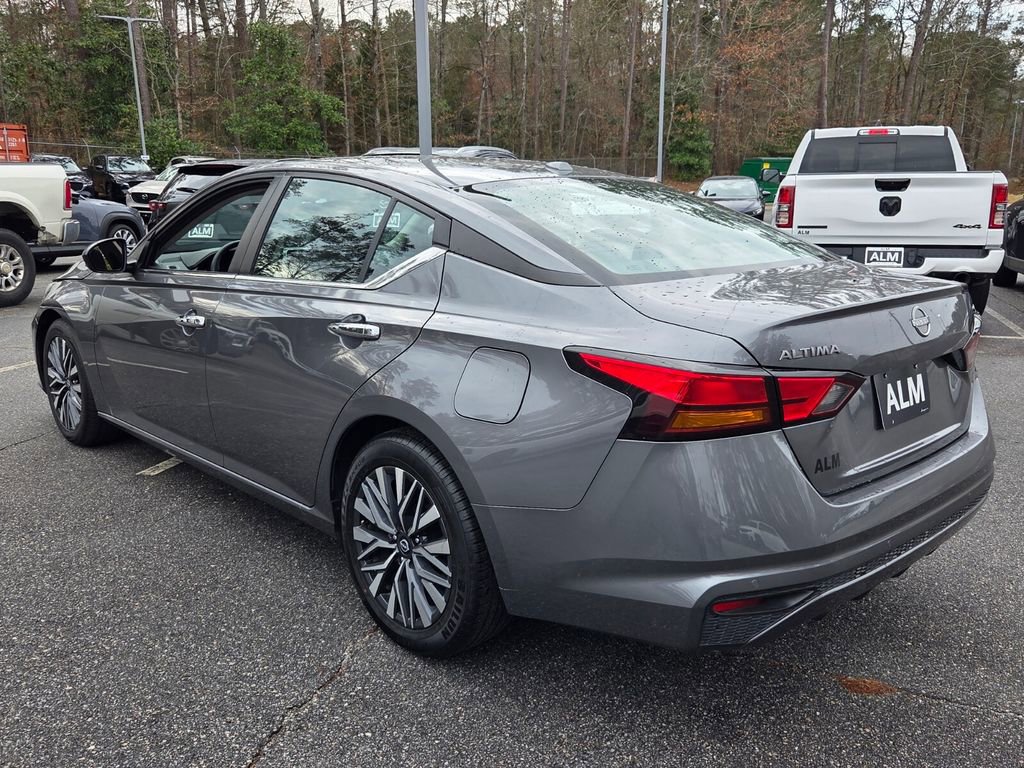 Used 2024 Nissan Altima 2.5 SV image 10