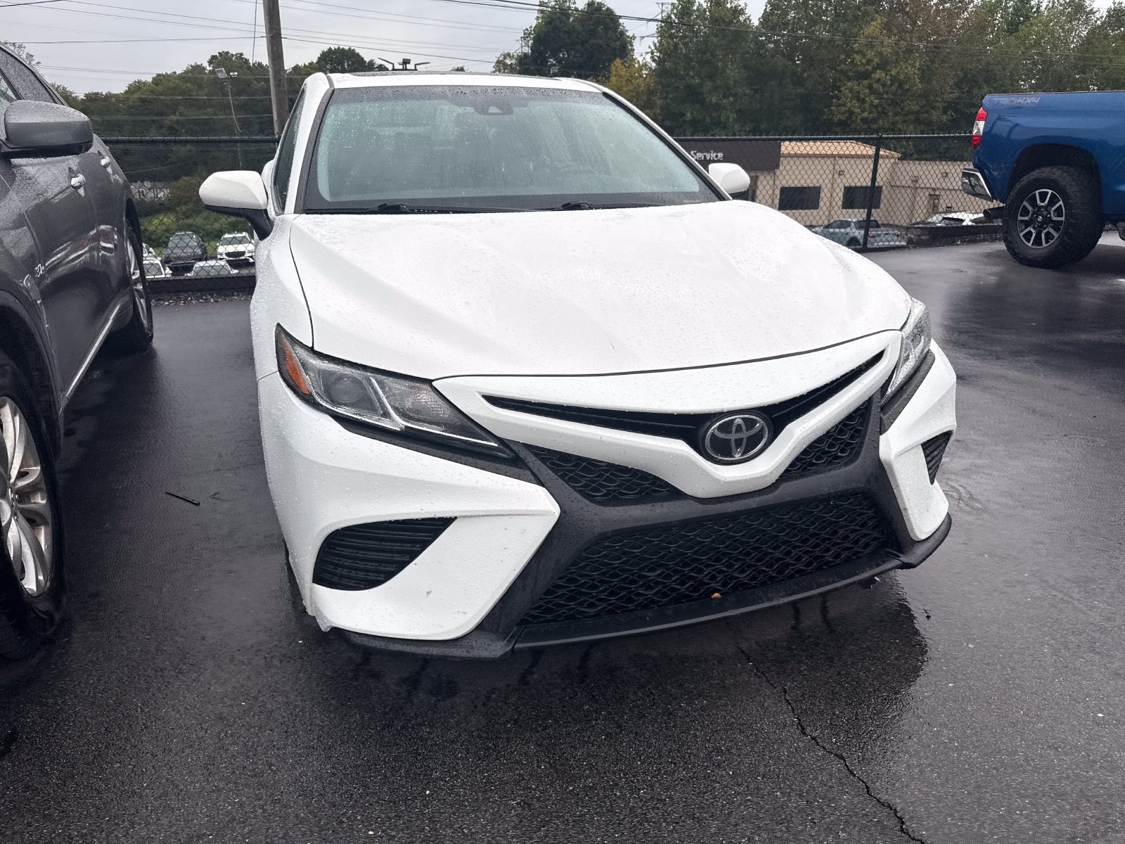 Used 2018 Toyota Camry SE w/ Moonroof Package FWD image 5