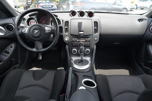 Used 2009 Nissan 370Z Coupe RWD image 18
