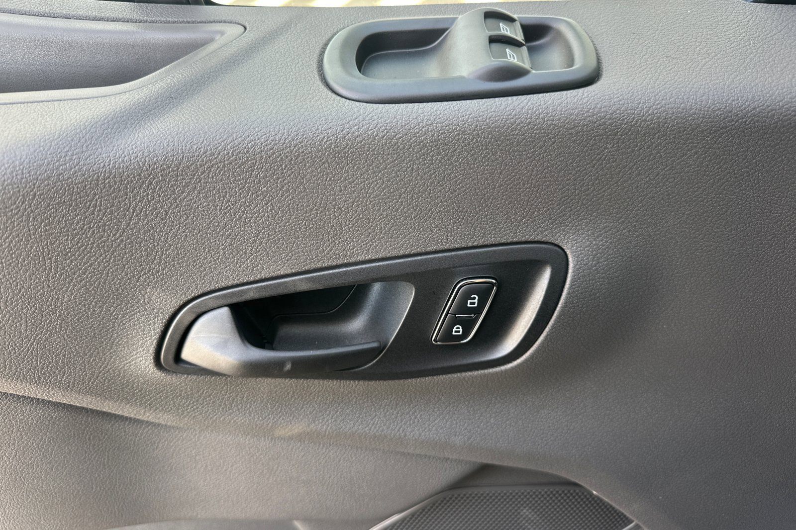 New 2026 Ford Transit 250 148 Medium Roof w/ Load Area Protection Package image 11