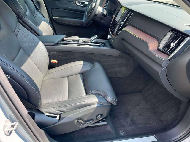 Used 2024 Volvo XC60 B5 Ultimate w/ Climate Package AWD/4WD image 15