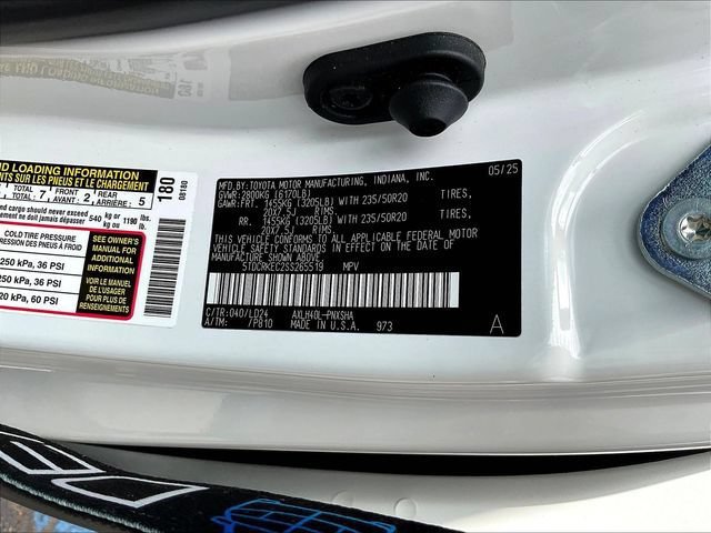 Used 2025 Toyota Sienna XSE w/ XSE Premium Package FWD image 21