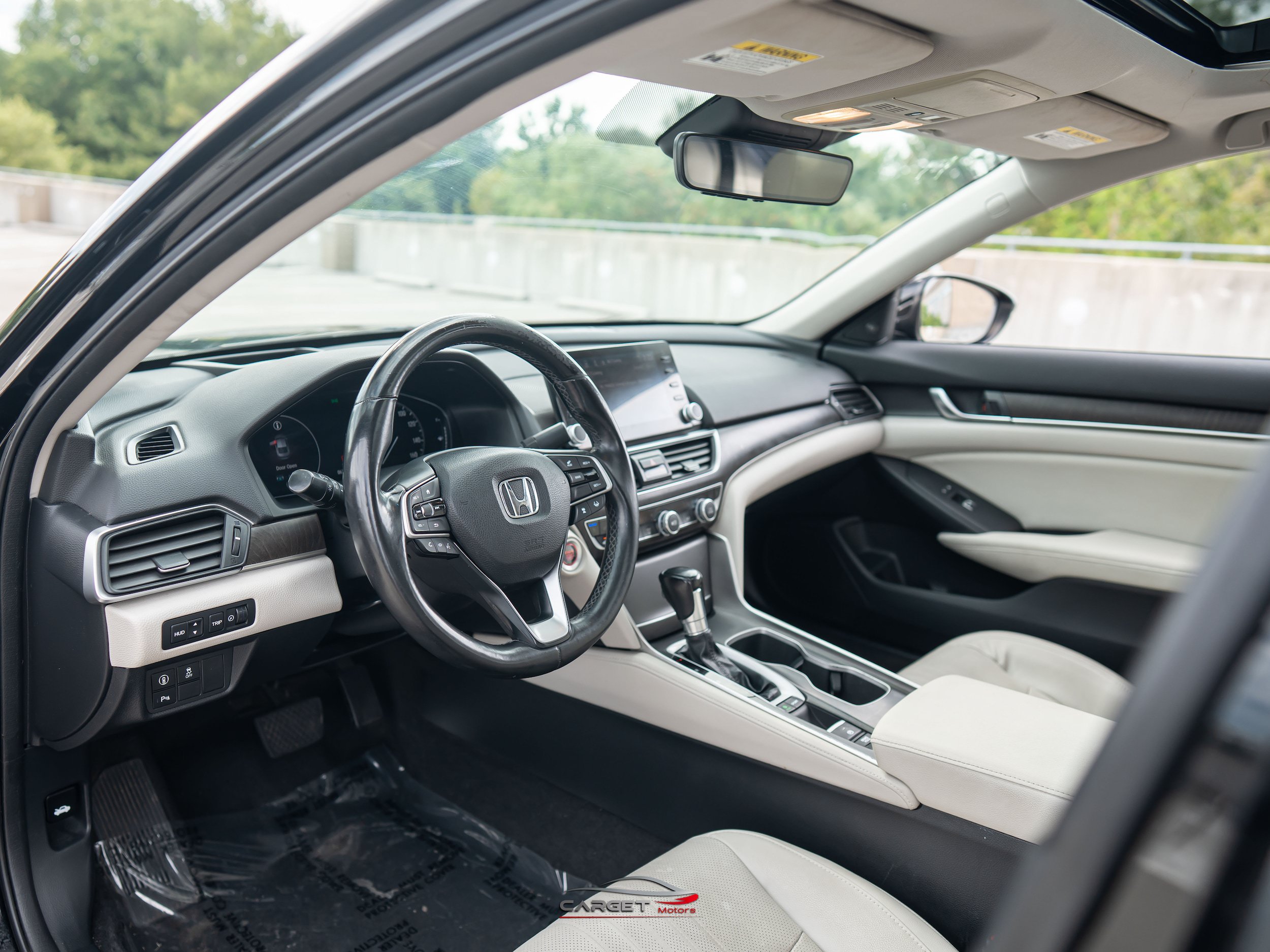 Used 2018 Honda Accord Touring image 12