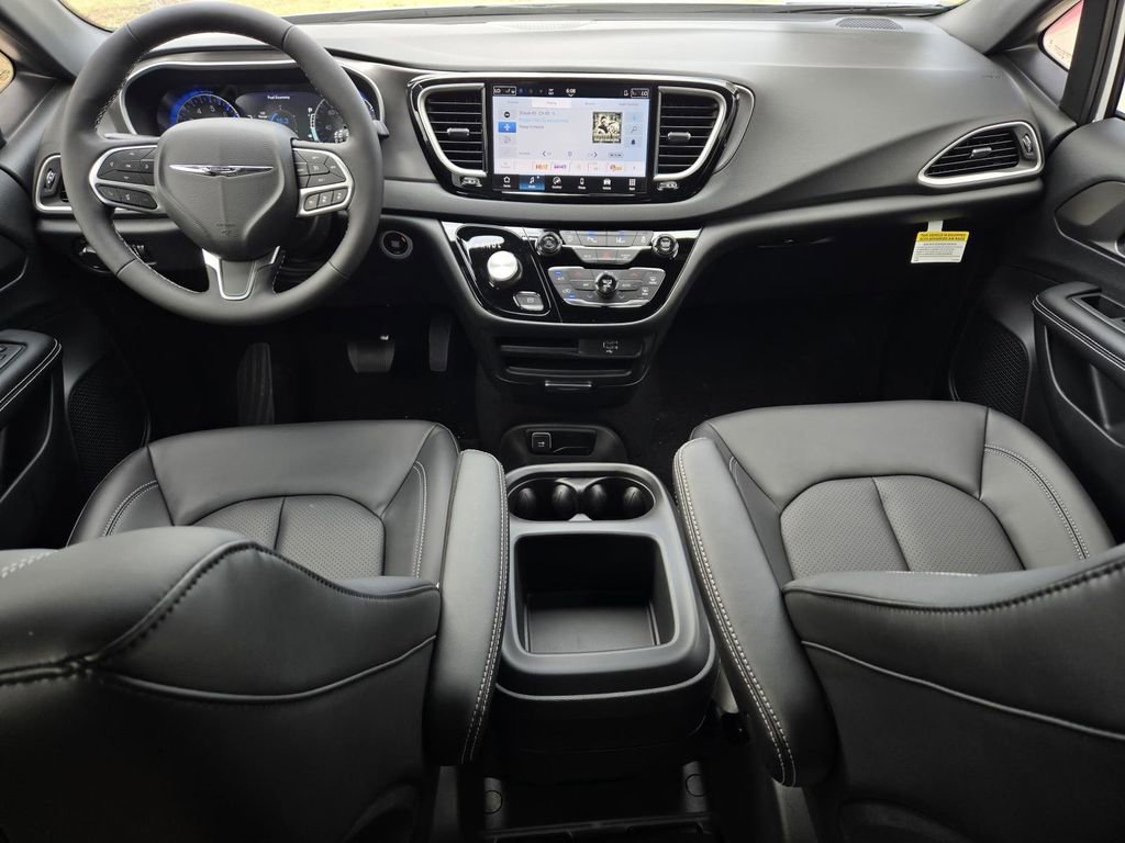 New 2026 Chrysler Voyager LX FWD image 14