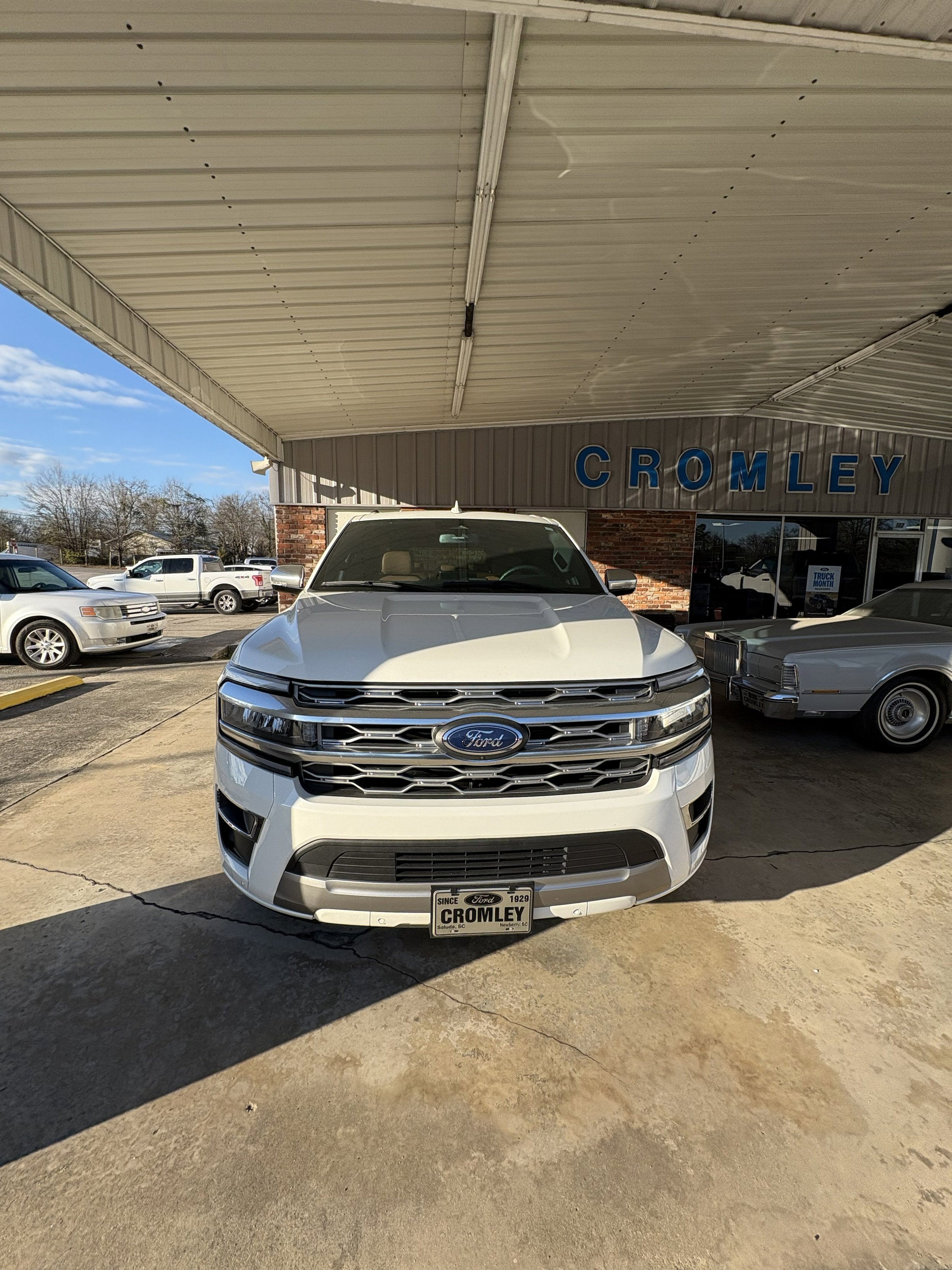 Used 2024 Ford Expedition Max Platinum AWD/4WD image 3