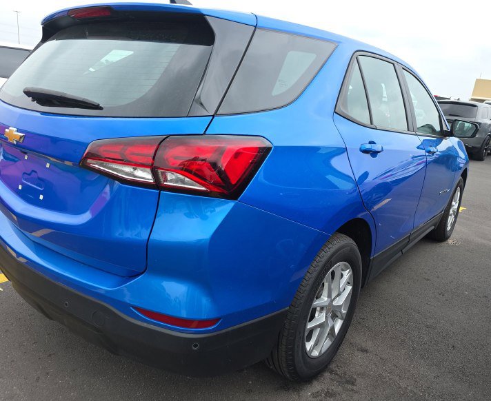 Used 2024 Chevrolet Equinox LS w/ Driver Confidence II Package FWD image 2