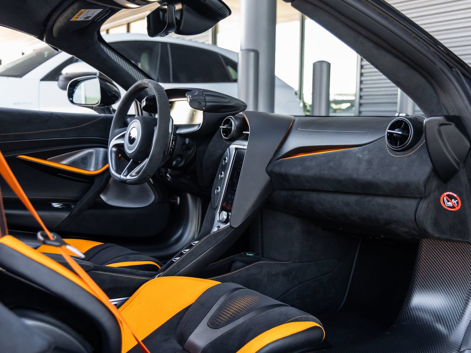 Used 2024 McLaren 750S Spider RWD image 38