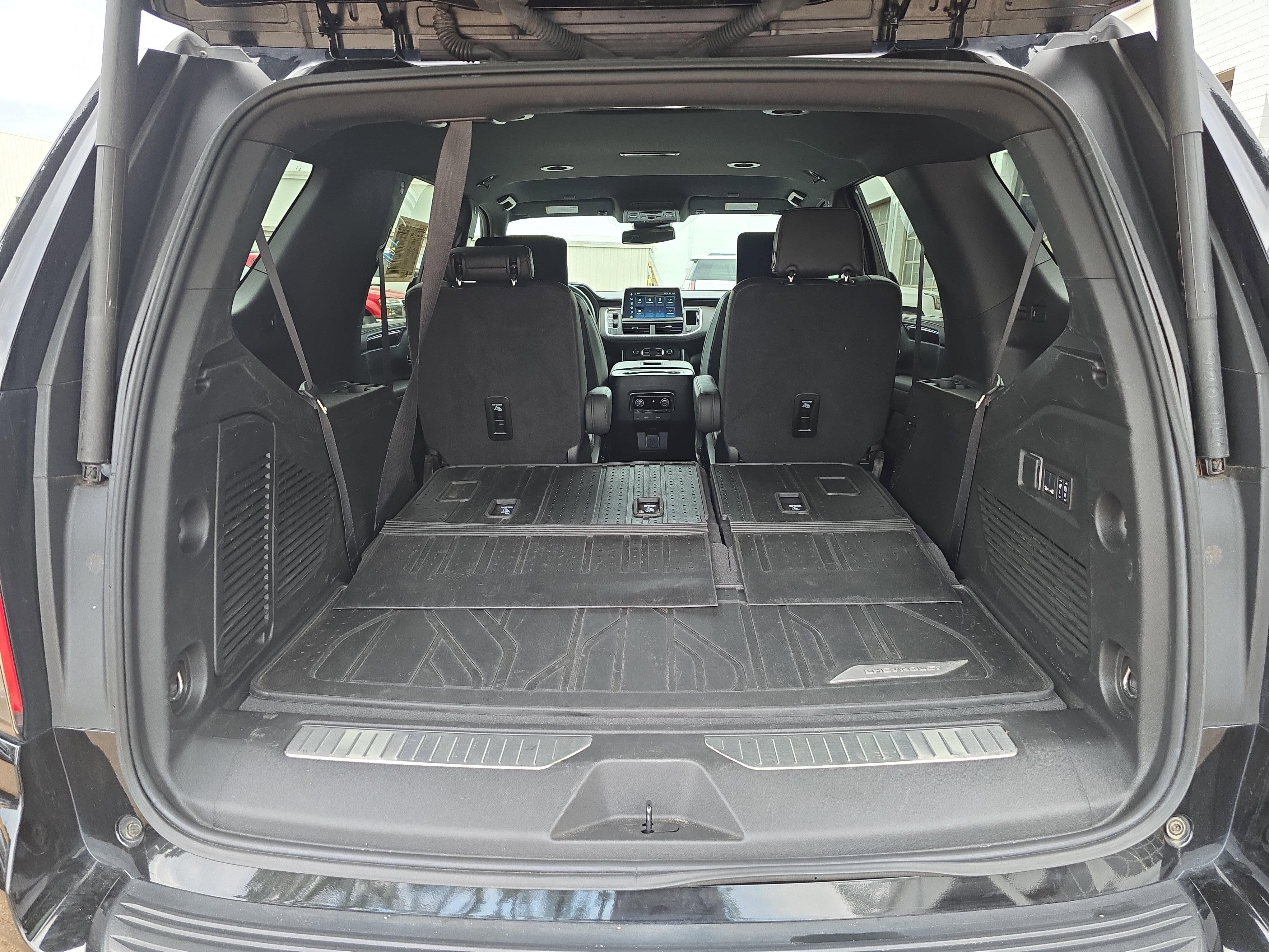 Used 2024 Chevrolet Tahoe RST w/ RST Performance Edition AWD/4WD image 14