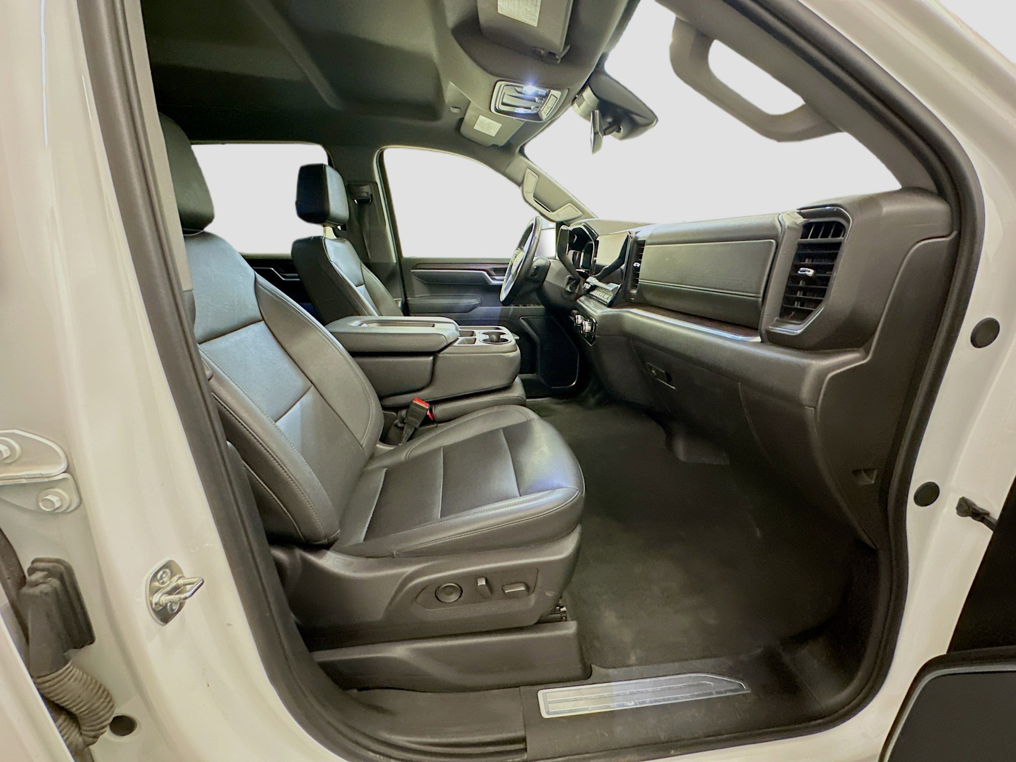 Used 2025 GMC Sierra 1500 SLT image 31