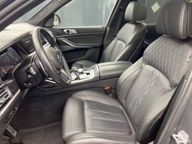 Used 2022 BMW X7 M50i w/ Dynamic Handling Package image 9