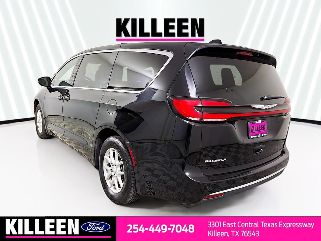 Used 2025 Chrysler Pacifica Select image 6
