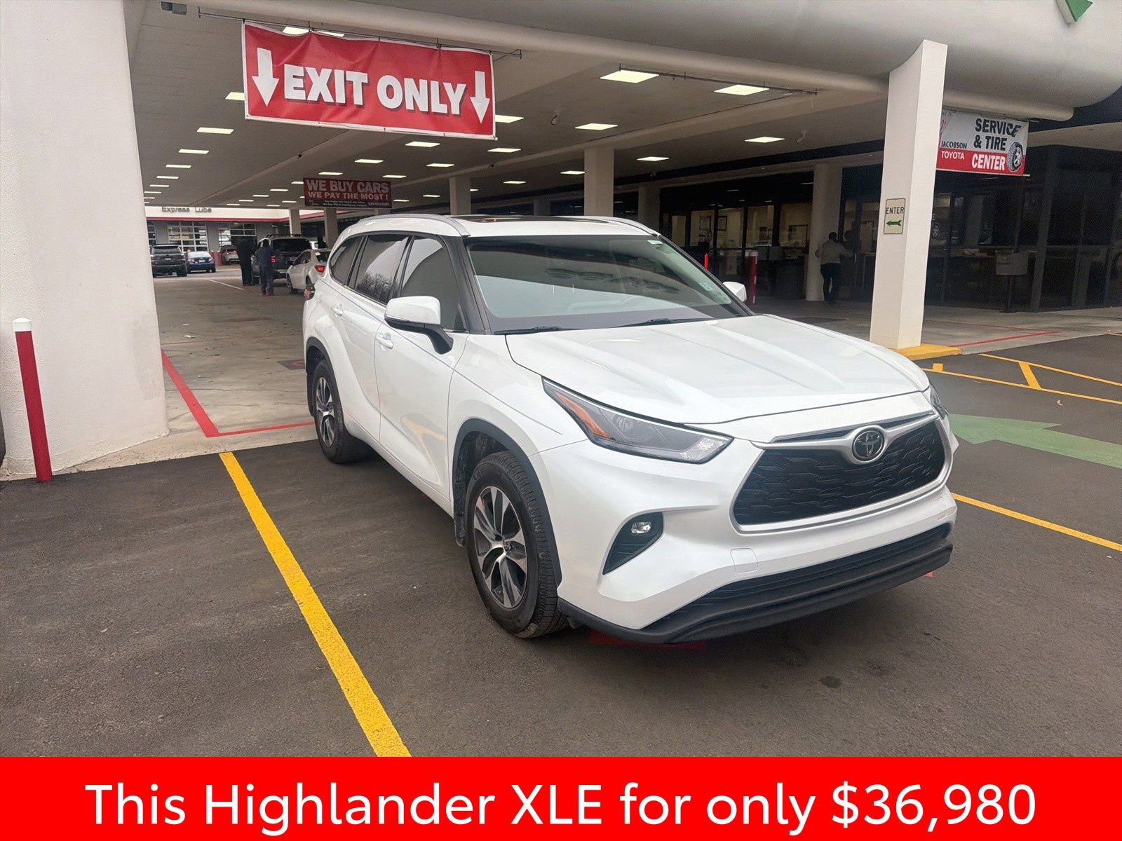 Used 2022 Toyota Highlander XLE image 3