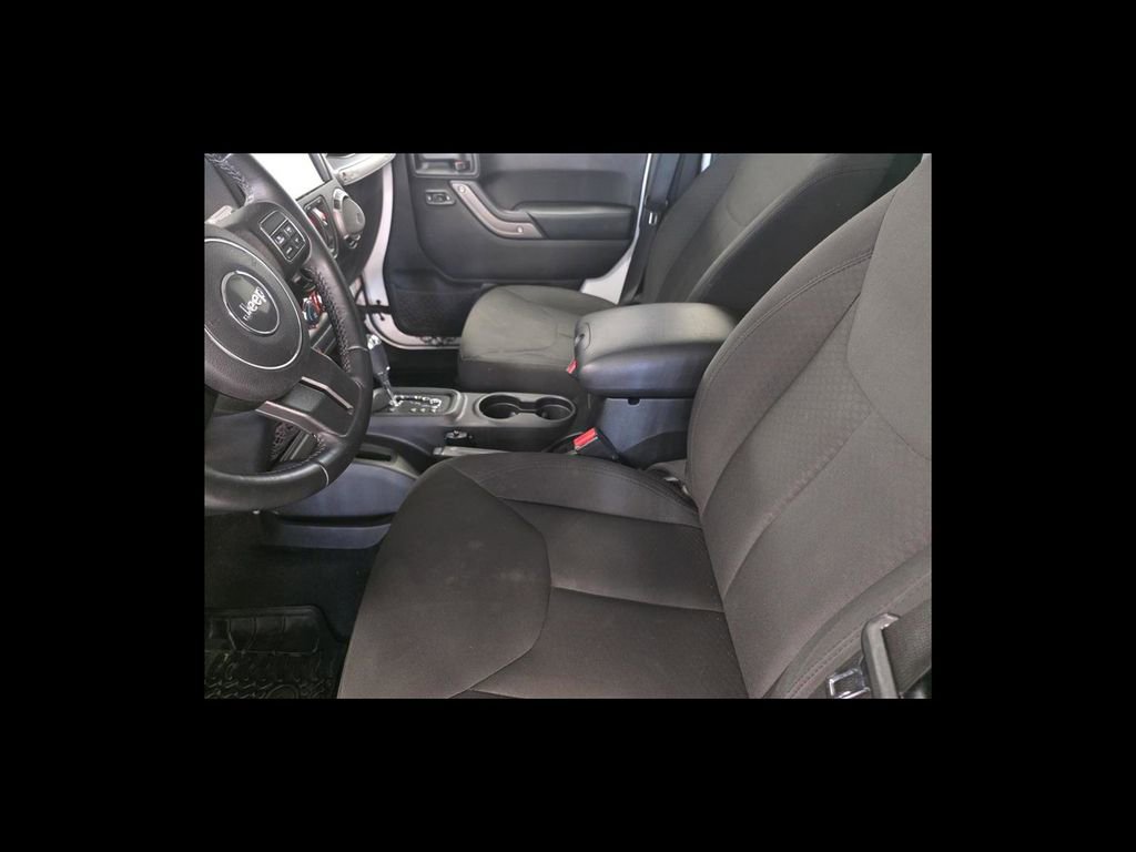 Used 2018 Jeep Wrangler Unlimited Sport S image 11