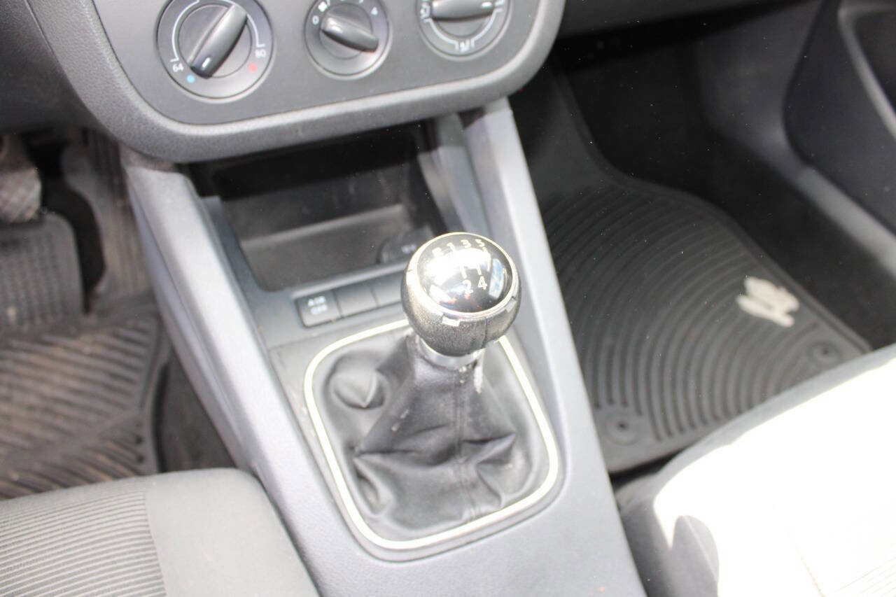 Used 2008 Volkswagen Rabbit S FWD image 17