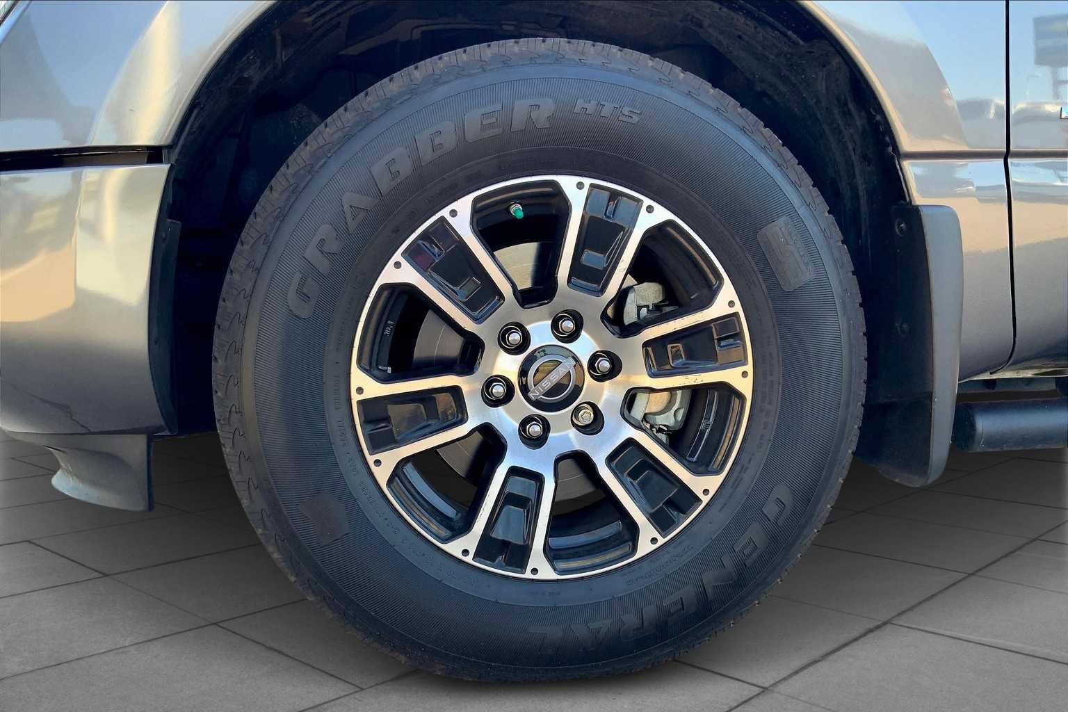 Used 2024 Nissan Titan SV w/ SV Convenience Package image 10