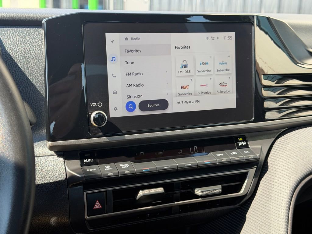 Used 2025 Toyota Camry SE image 14