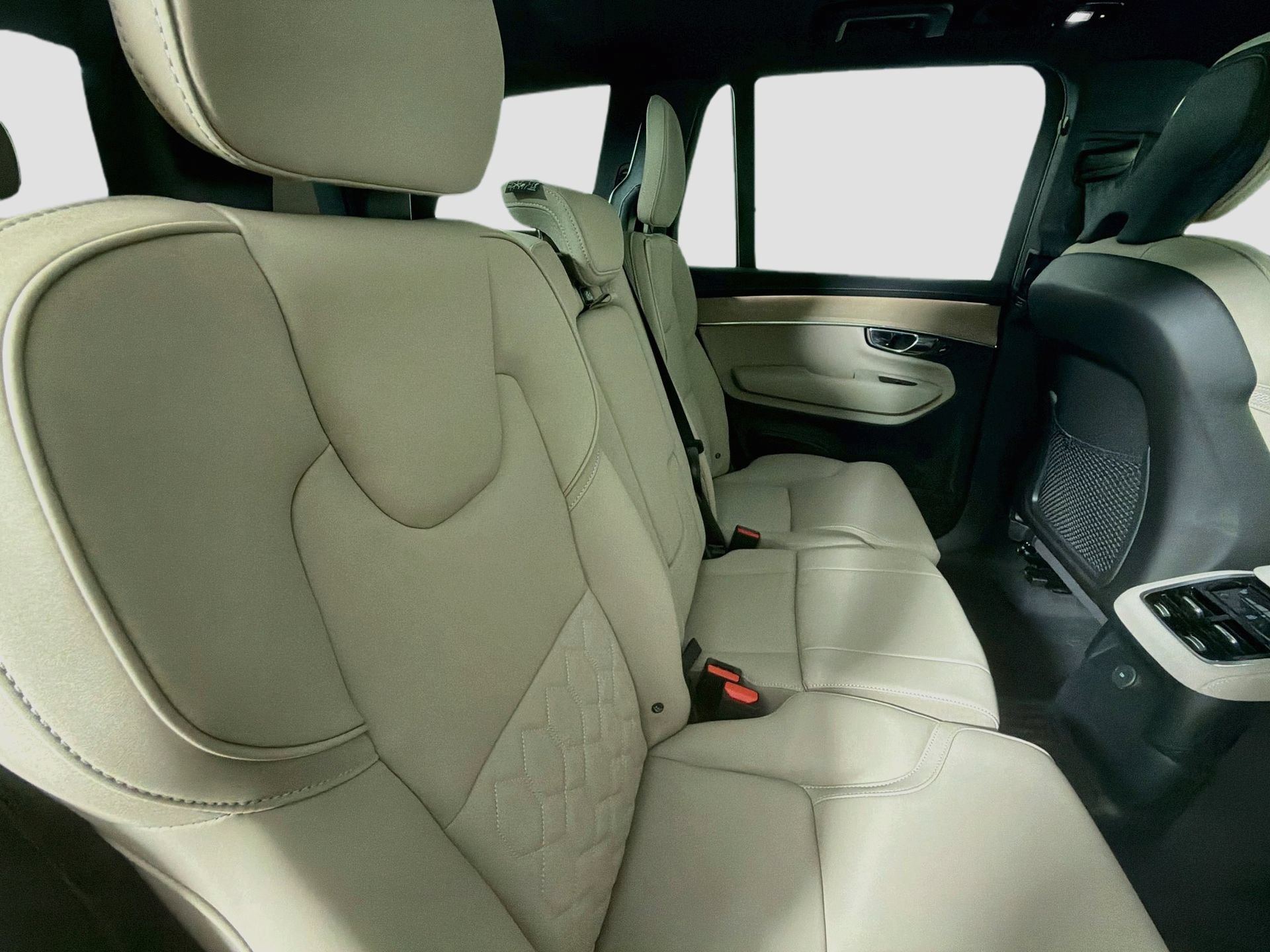 New 2026 Volvo XC90 T8 Plus w/ Protection Package Premier AWD/4WD image 29