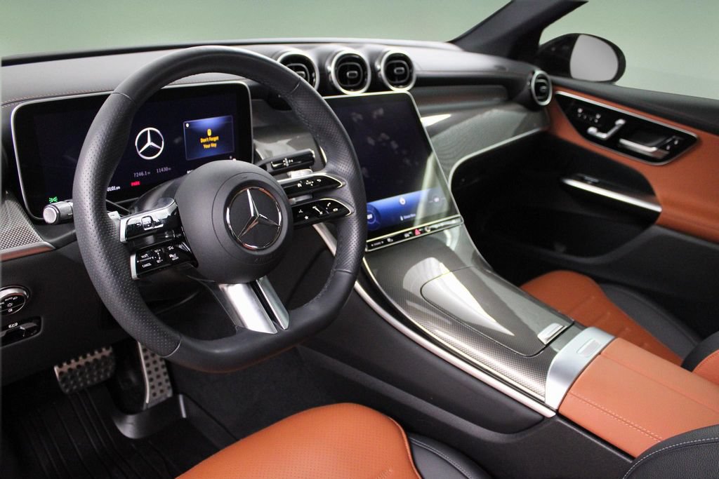 Used 2024 Mercedes-Benz GLC 300 image 2