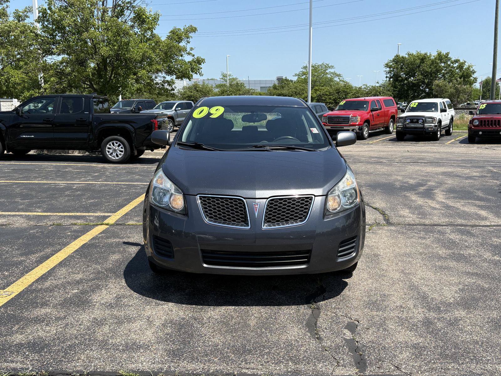 Used 2009 Pontiac Vibe w/ Preferred Package FWD image 2