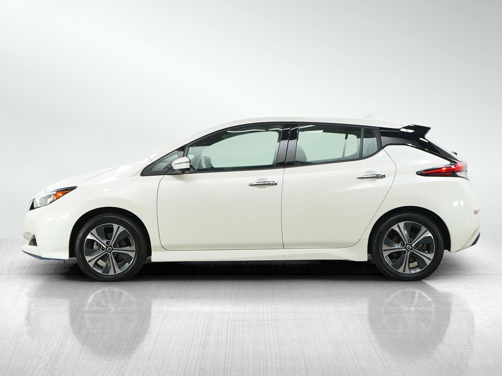 Used 2020 Nissan Leaf SL Plus FWD image 2
