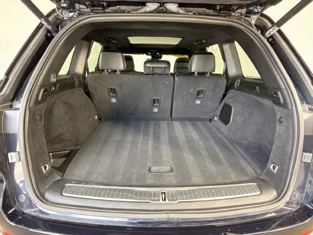 Used 2025 Jeep Grand Cherokee Overland w/ Luxury Tech Group IV AWD/4WD image 27