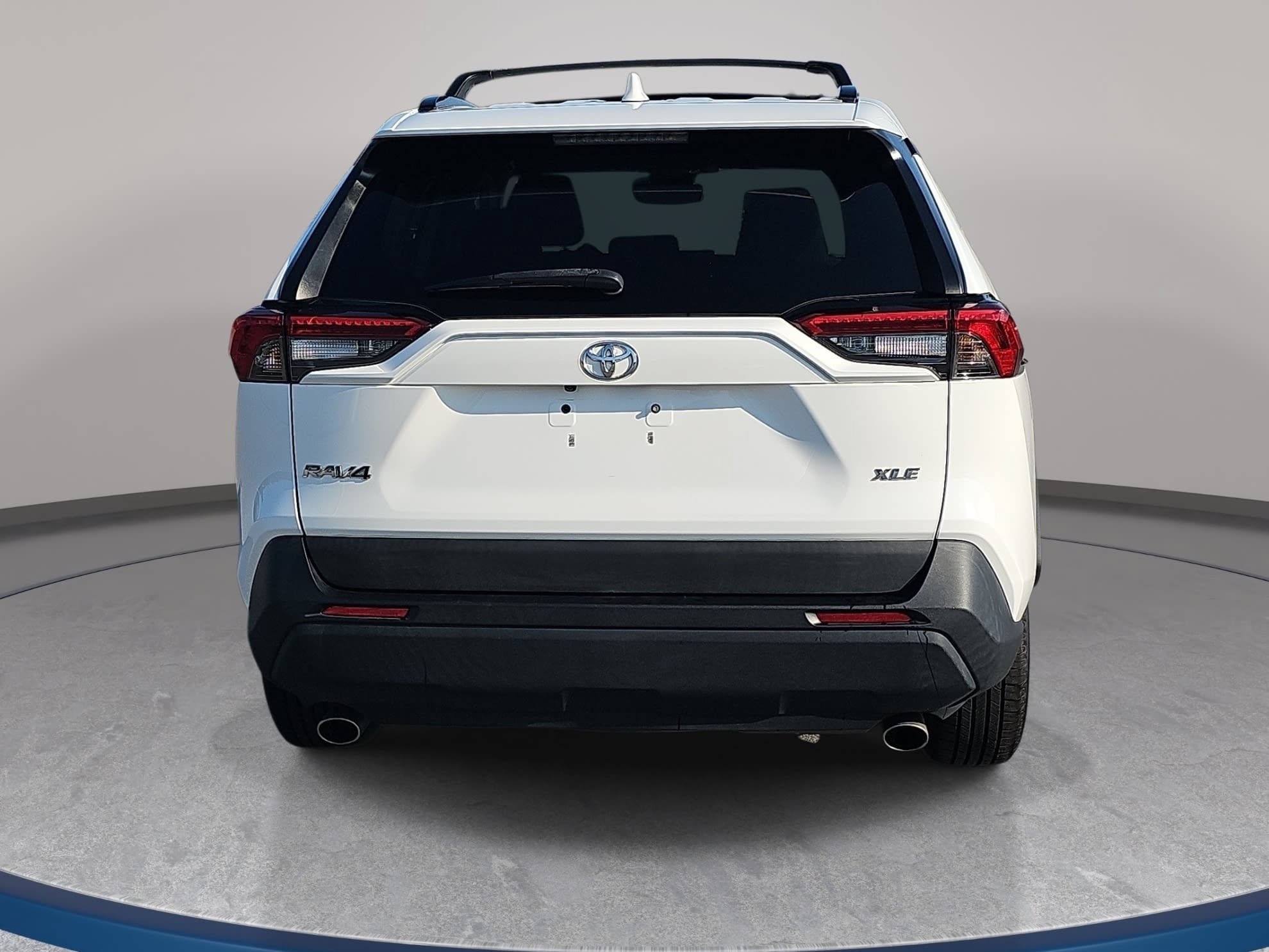 Used 2021 Toyota RAV4 XLE w/ Convenience Package FWD image 6