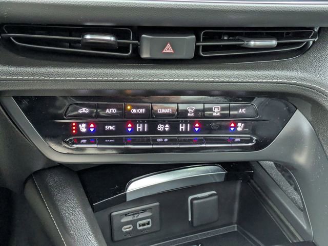 Used 2023 Buick Envision Avenir image 24