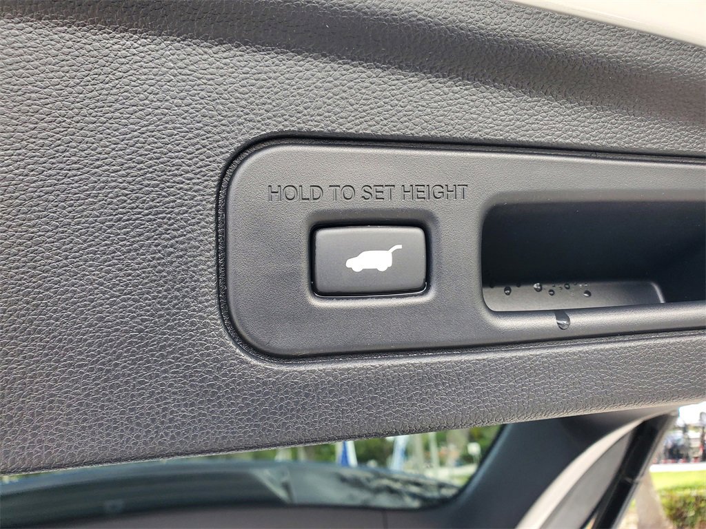 Used 2025 Acura MDX SH-AWD image 9