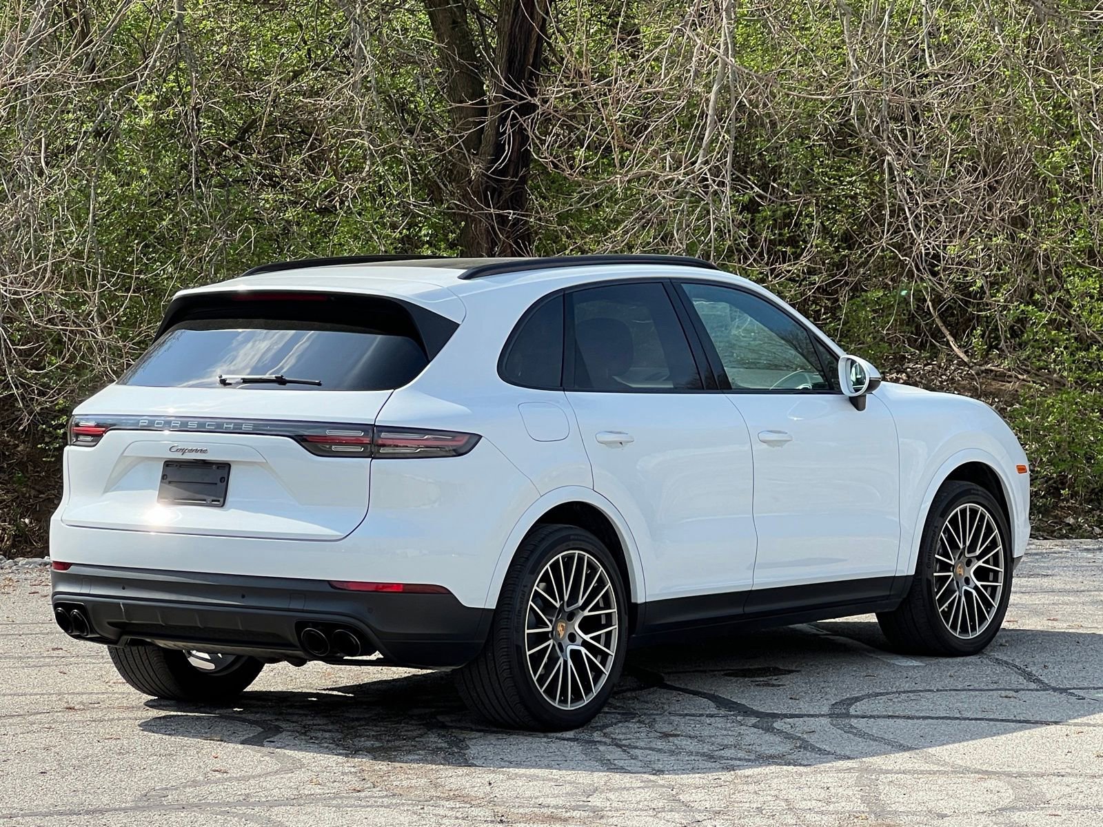 Certified 2022 Porsche Cayenne Platinum Edition image 6