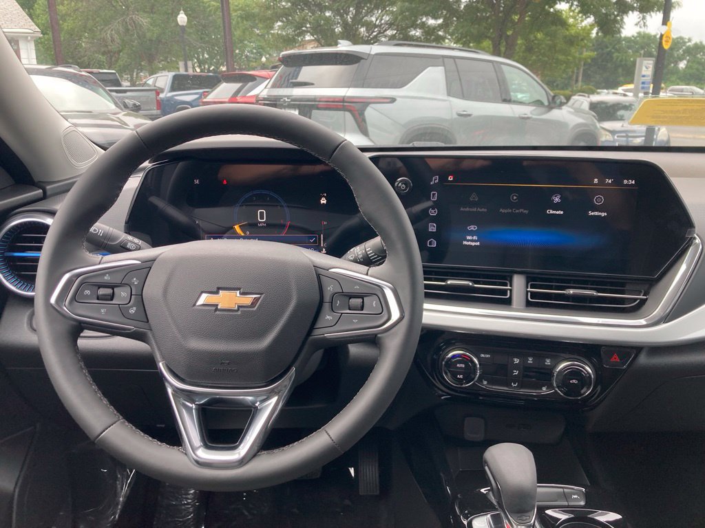 New 2026 Chevrolet Trax LT w/ LT Convenience Package FWD image 5