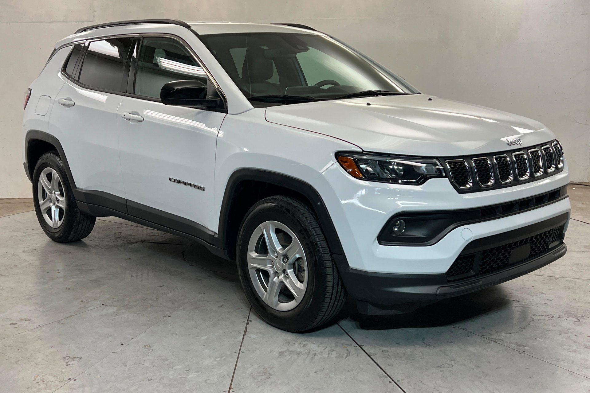 Used 2023 Jeep Compass Latitude AWD/4WD image 8