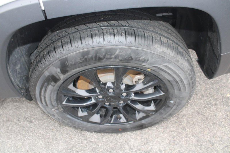 Used 2023 Jeep Cherokee Altitude Lux image 7