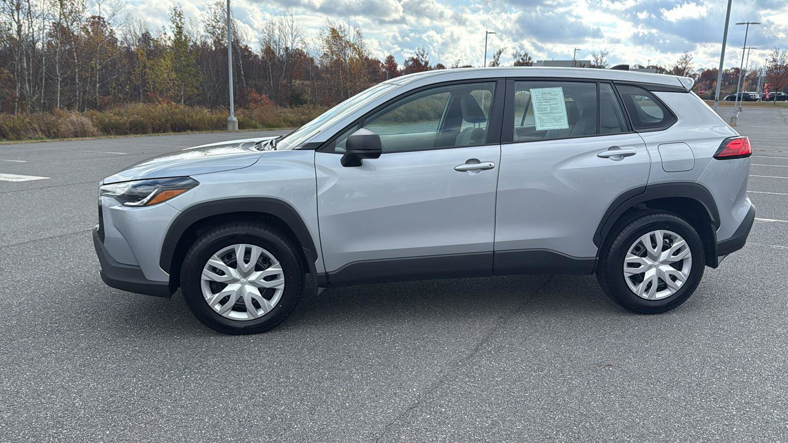 Used 2022 Toyota Corolla Cross L image 12