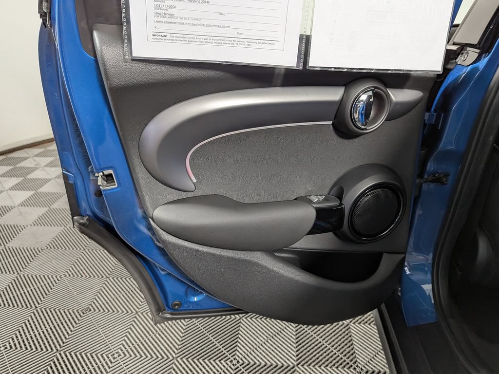 Used 2022 MINI Cooper 4-Door Hardtop FWD image 40