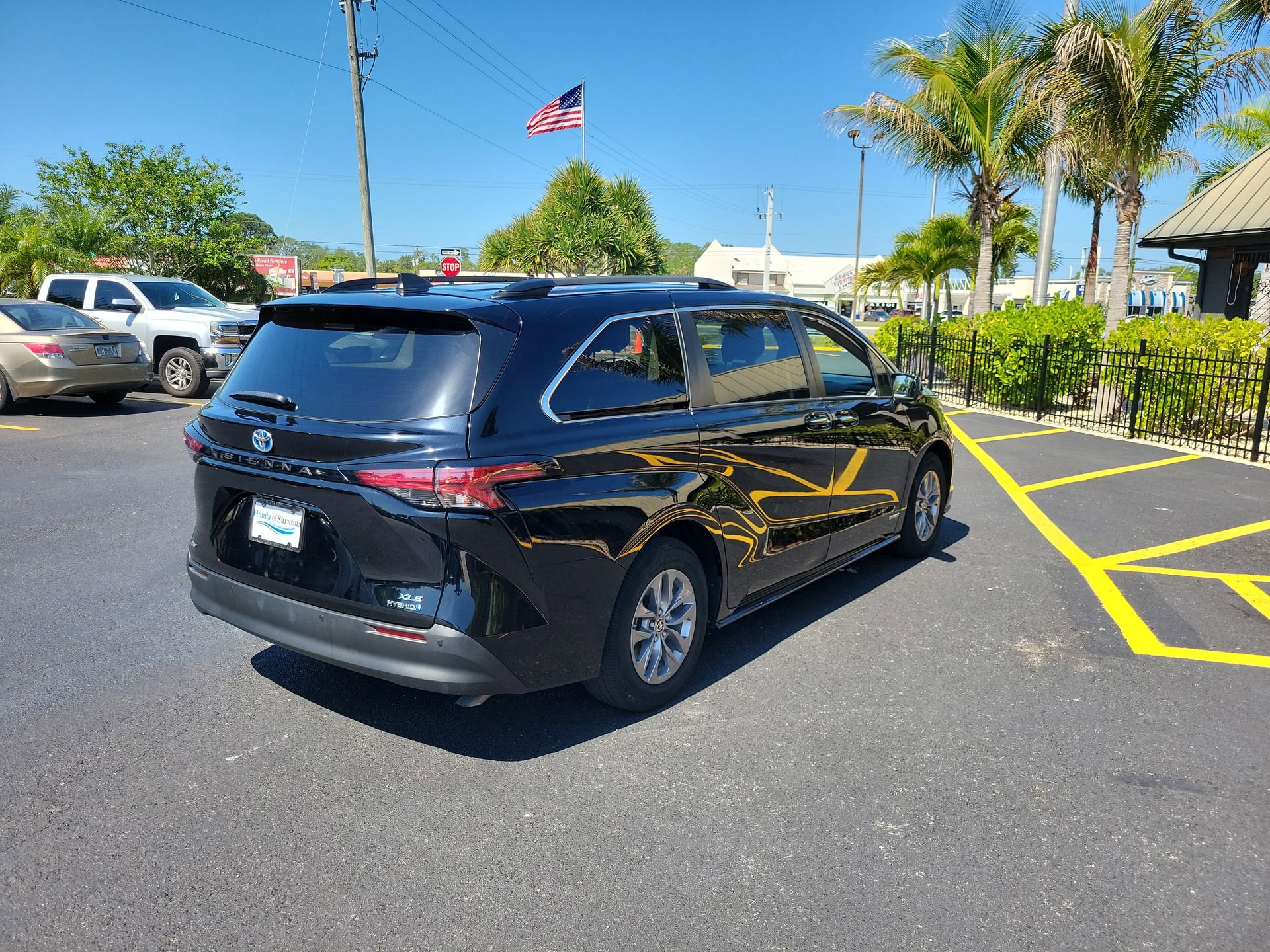 Used 2021 Toyota Sienna XLE AWD/4WD image 6