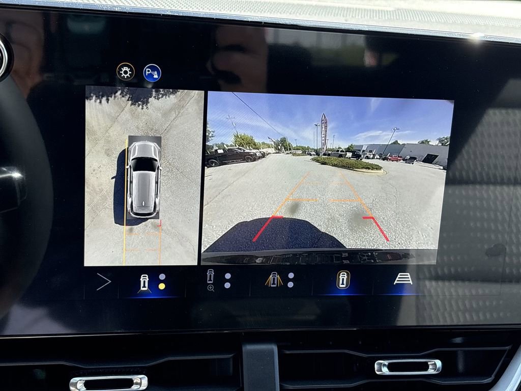 New 2026 Chevrolet Equinox LT w/ Safety and Technology Package FWD image 16