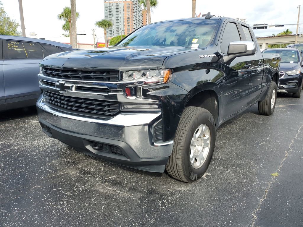 Used 2020 Chevrolet Silverado 1500 LT w/ Trailering Package image 2