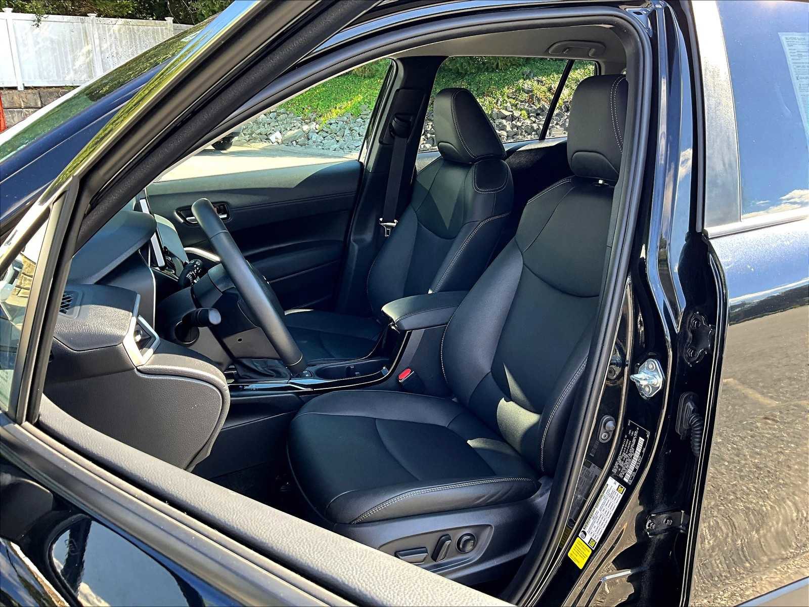 Used 2025 Toyota Corolla Cross XLE image 10